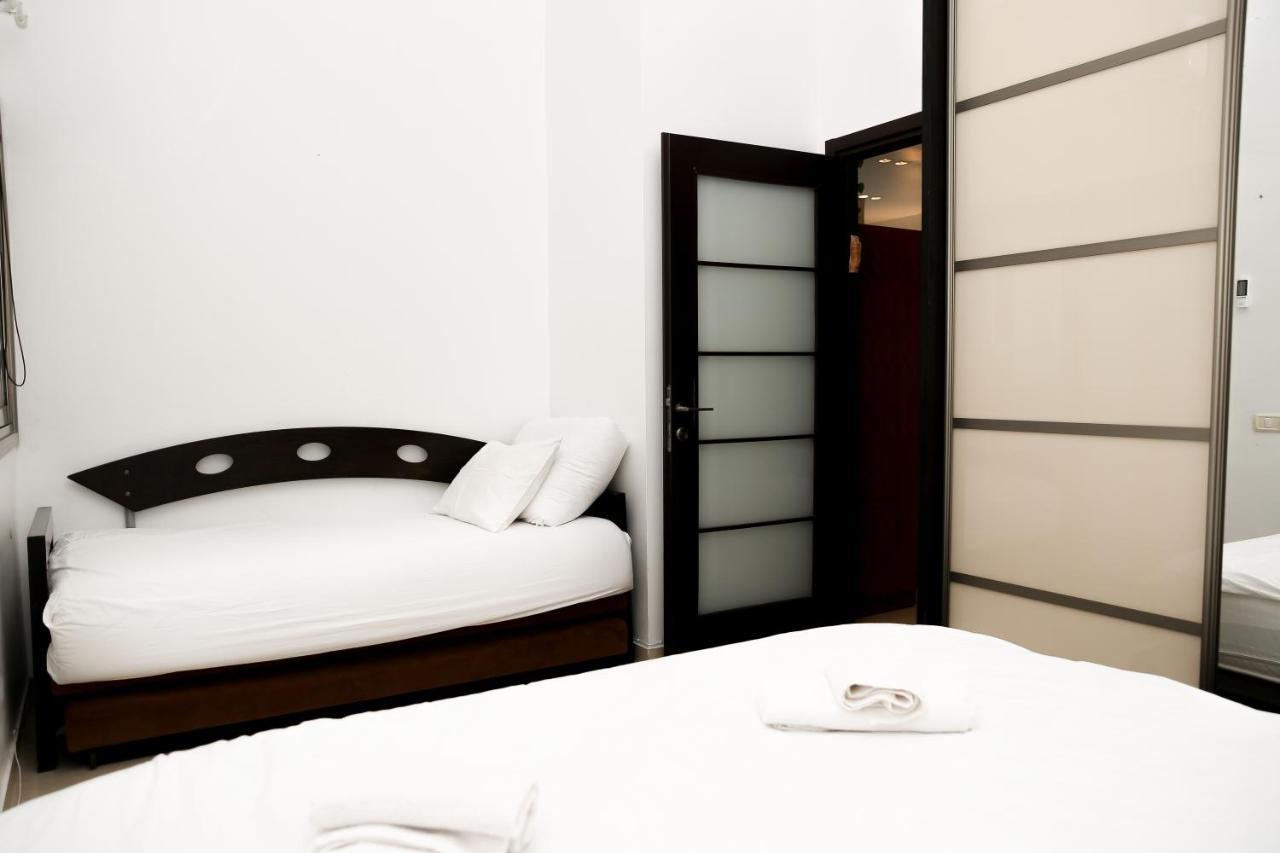 Sea View Apartment Prime Location On The Beach テル・アビブ エクステリア 写真