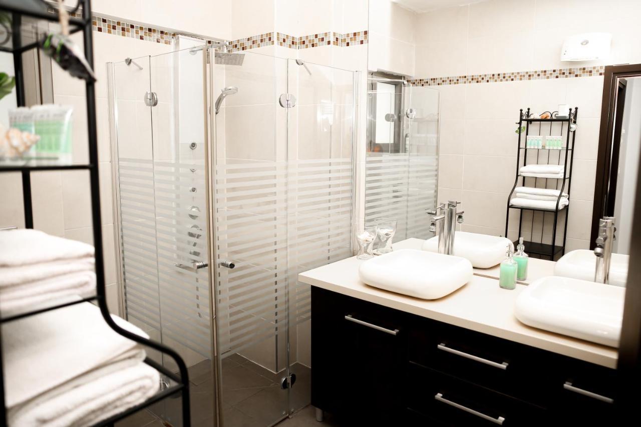 Sea View Apartment Prime Location On The Beach テル・アビブ エクステリア 写真